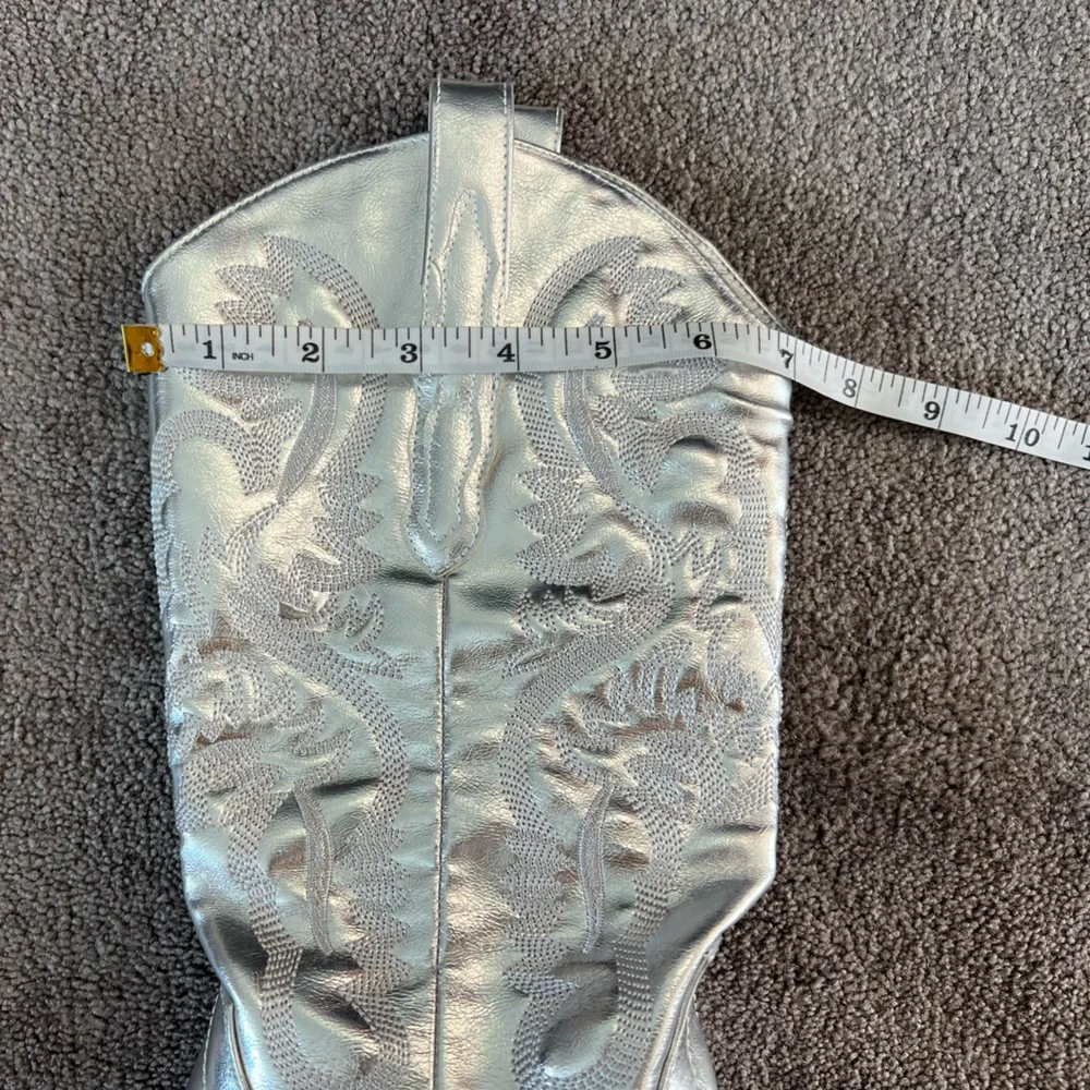 Women’s Metallic Silver Cowgirl Boots - Picture 11 of 11